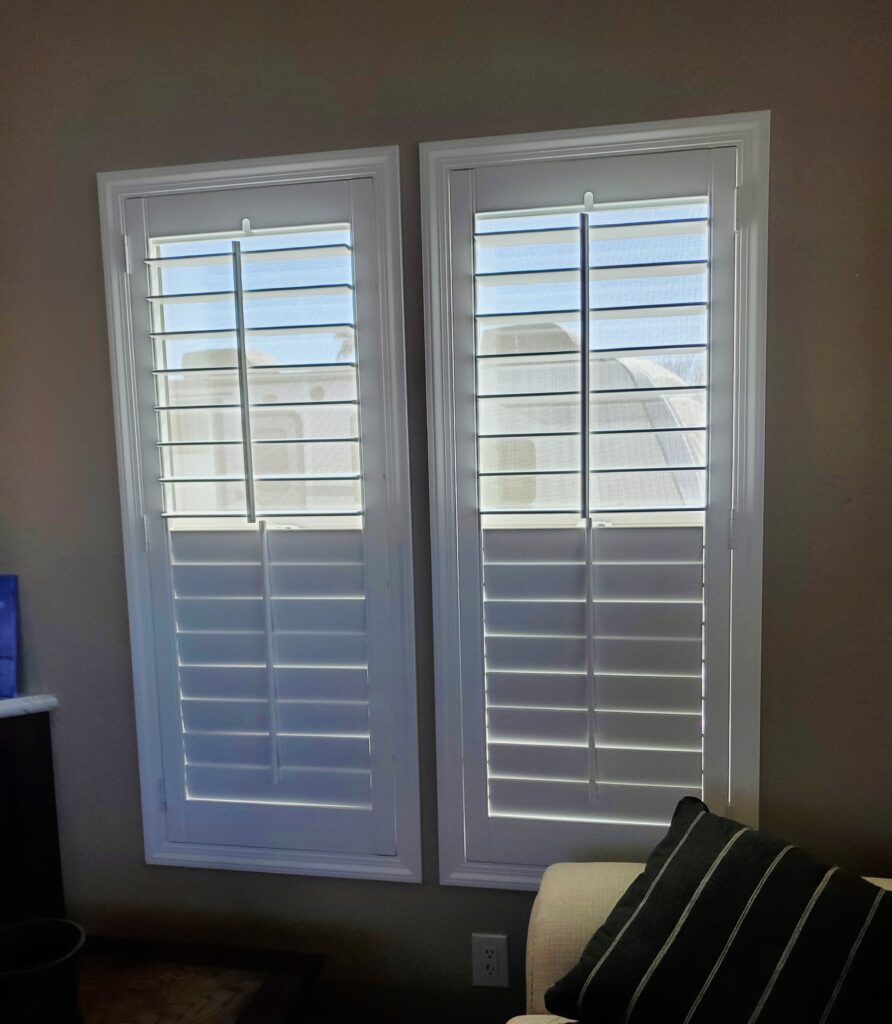 SHUTTER WHITE ROOM